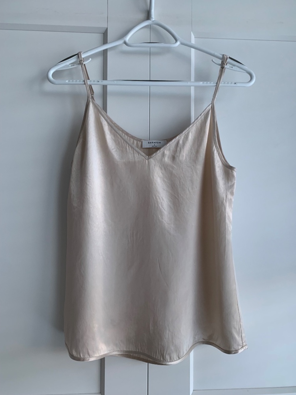 Babaton Light Beige V-Neck Cami Tank Size Small
